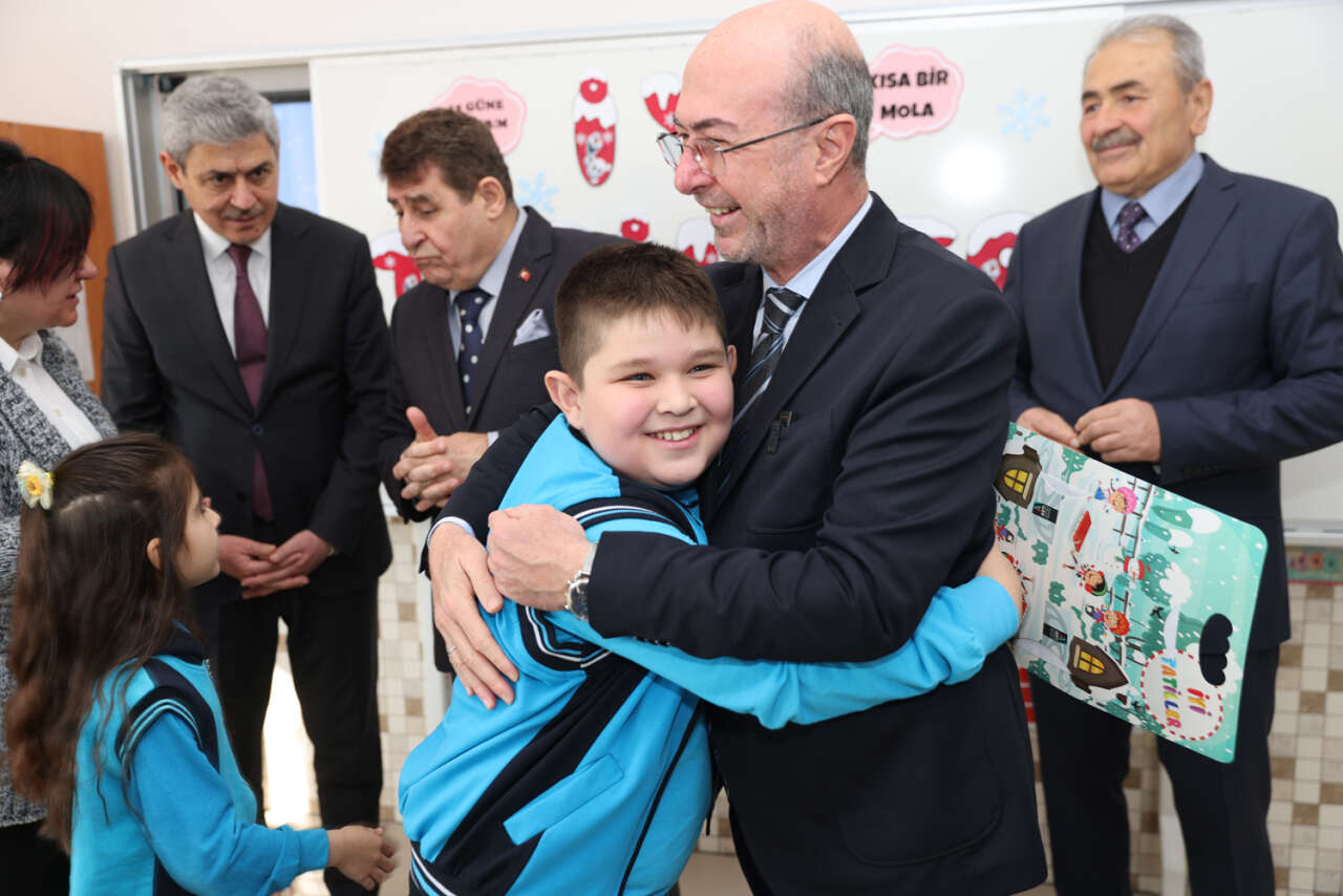 Selçuklu’da öğrenciler karnelerini böyle aldı 20